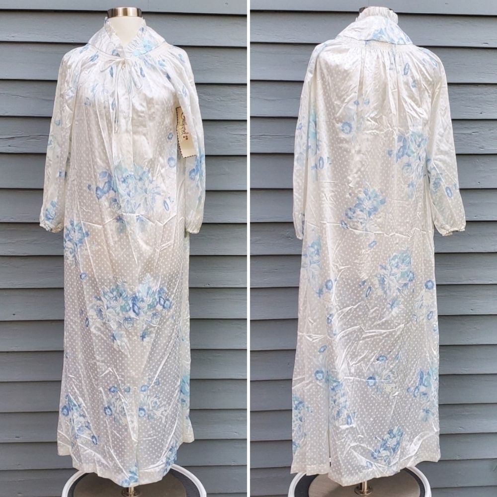 Vintage 70s White‎ and Blue Floral Polkadot Snap-Down Timeless Feminine Robe Md